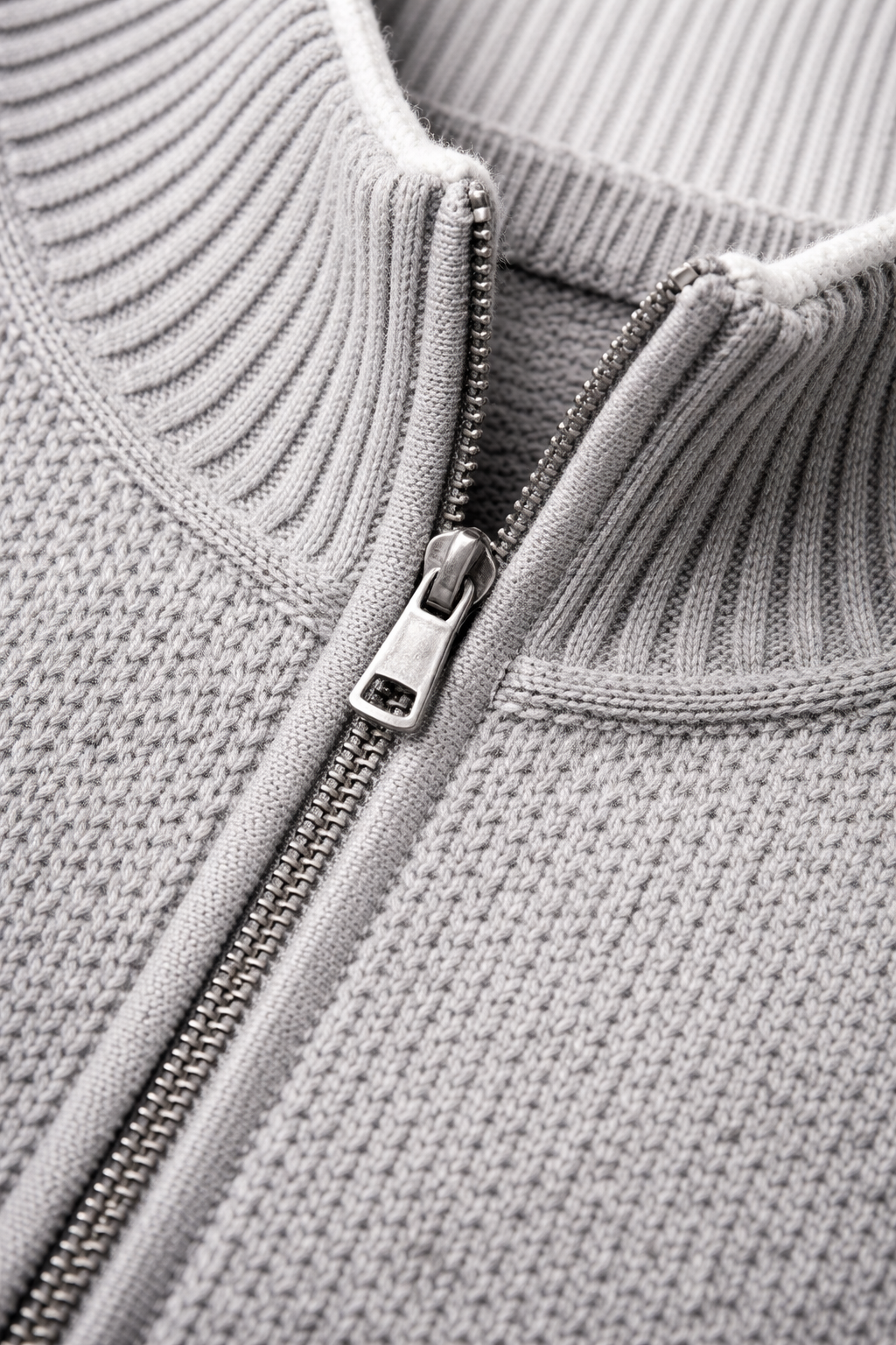 Strickjacke mit Reißverschluss Feinstrick Hellgrau / Weiß