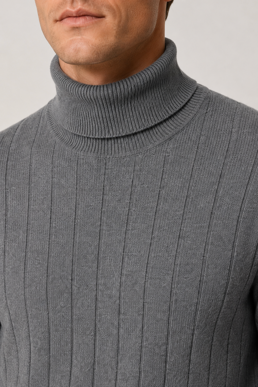 Taillierter Rollkragenpullover Grau