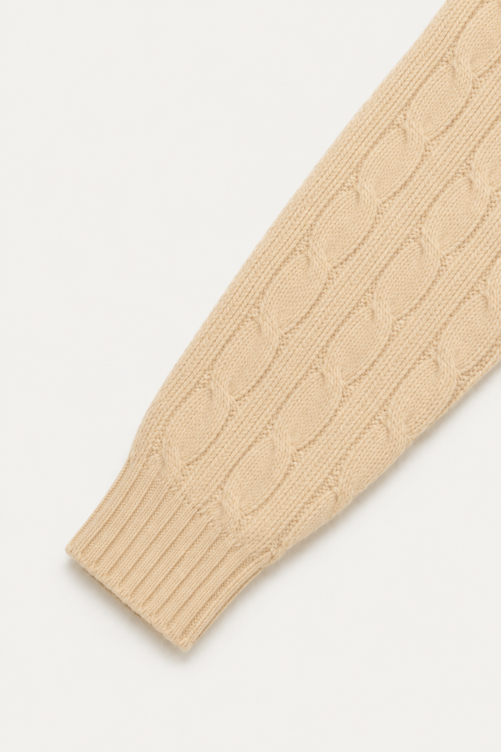 Handwerklicher Zopfstrick Beige