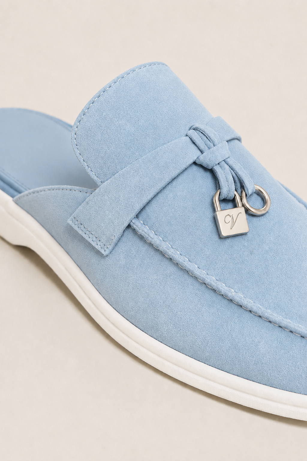 Ancestral Buckle Mule Hellblau