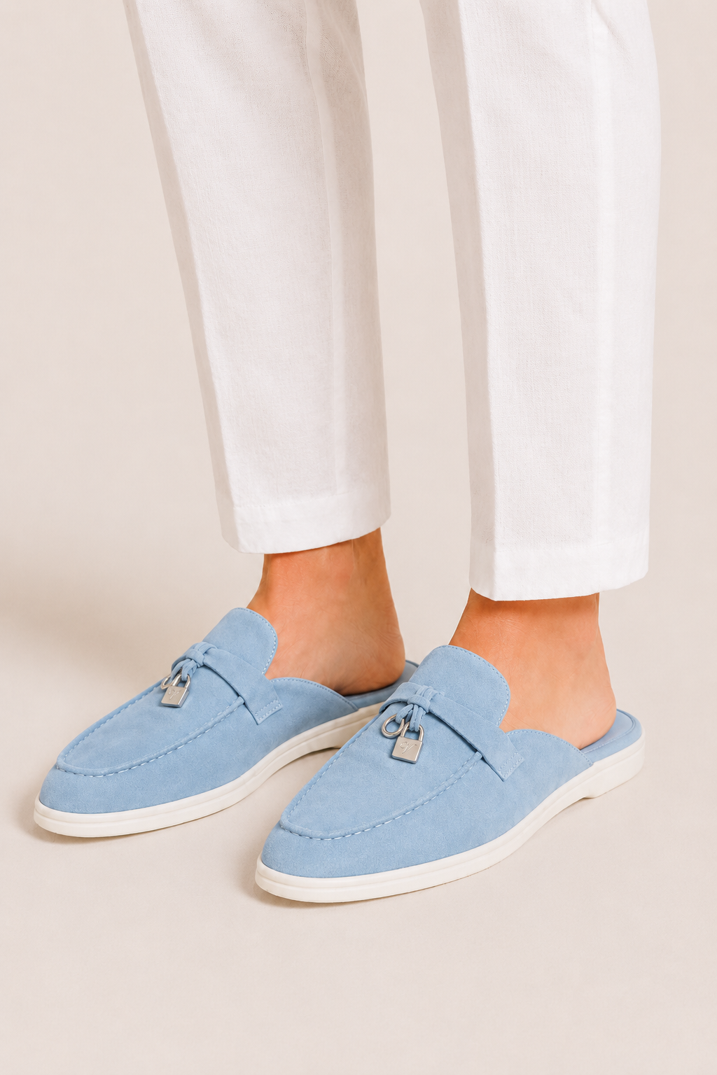 Ancestral Buckle Mule Hellblau
