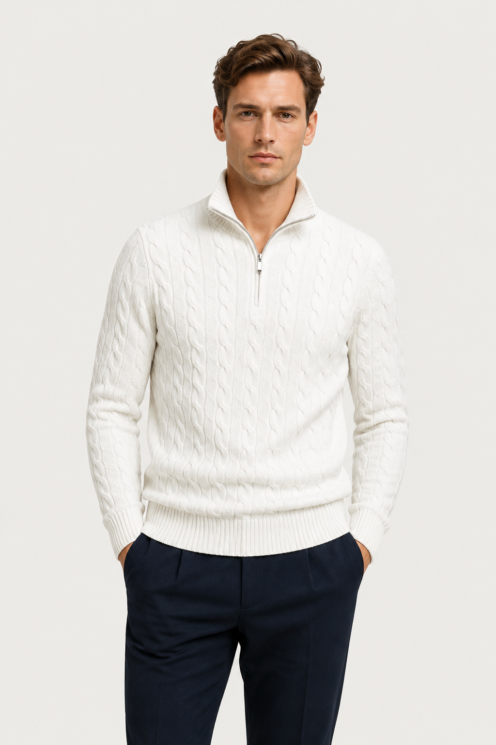 Klassischer Kabelstrick-Pullover mit kurzem Reißverschluss, Weiß