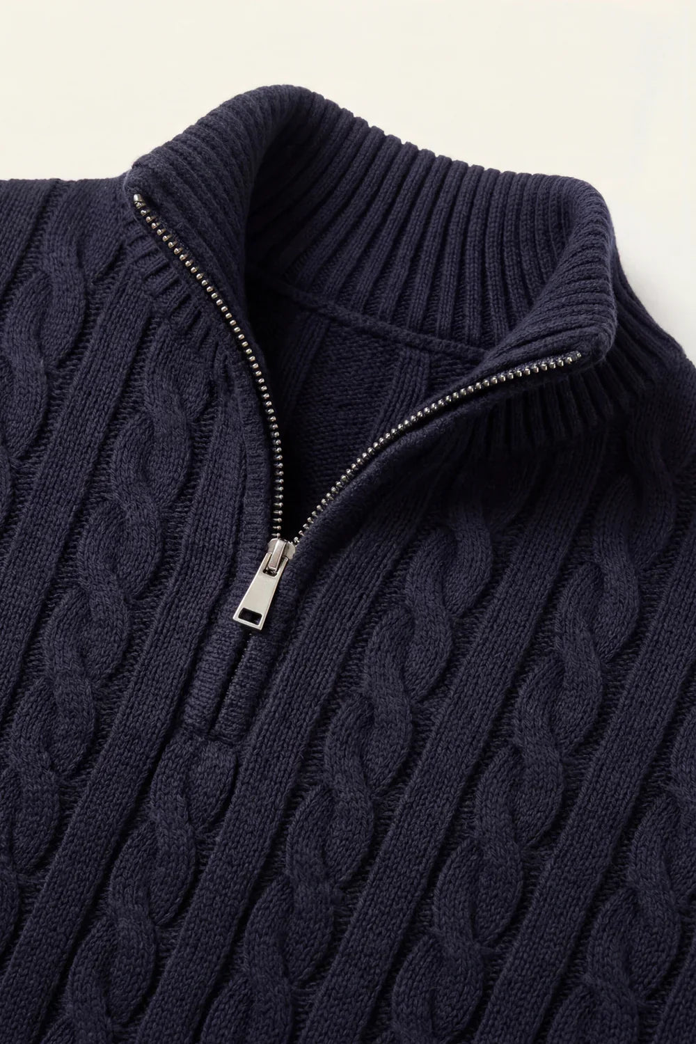 Klassischer Kabelstrick-Pullover mit kurzem Reißverschluss, Marineblau