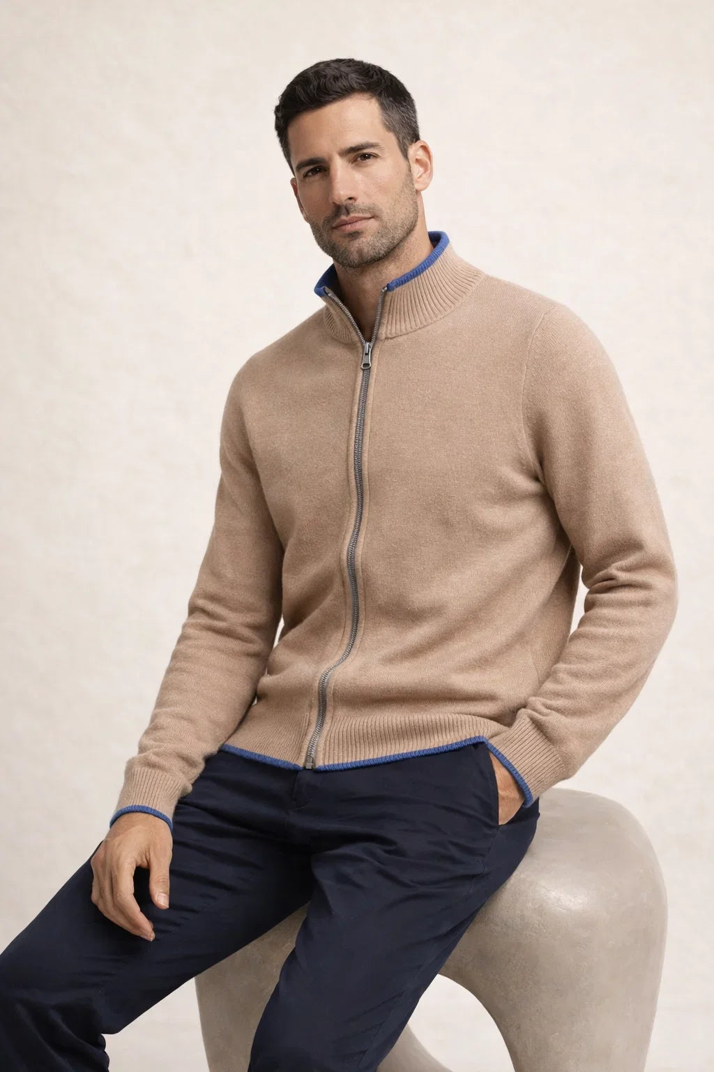 Raffinierter Strickpullover mit durchgehendem Reißverschluss Beige / Hellblau