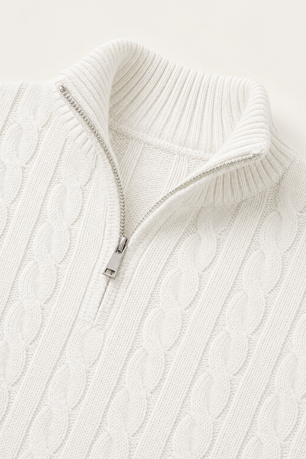 Klassischer Kabelstrick-Pullover mit kurzem Reißverschluss, Weiß