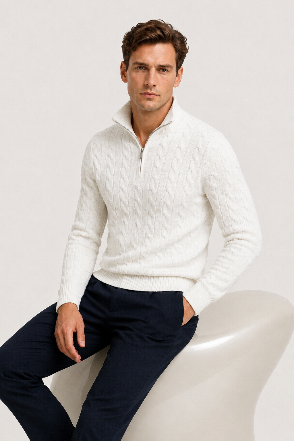 Klassischer Kabelstrick-Pullover mit kurzem Reißverschluss, Weiß